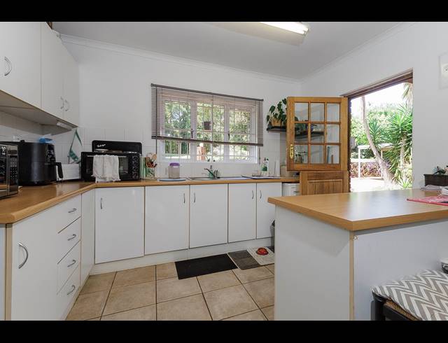 5 BEDROOM HOUSE SOLD IN FOREST HILLS